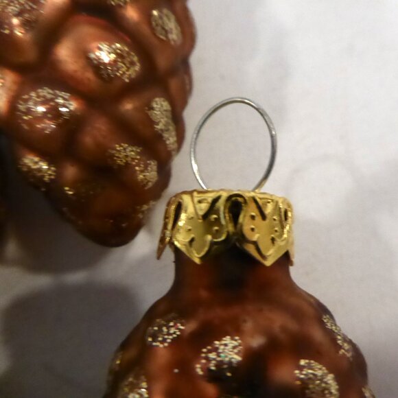 NEW 2.5” GLASS PINECONE GOLD GLITTER CHRISTMAS ORNAMENT LOT OF 24 - Picture 4 of 7
